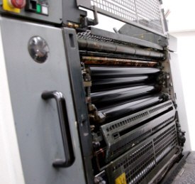 Offset printing blanket thickness measurement on a press cylinder