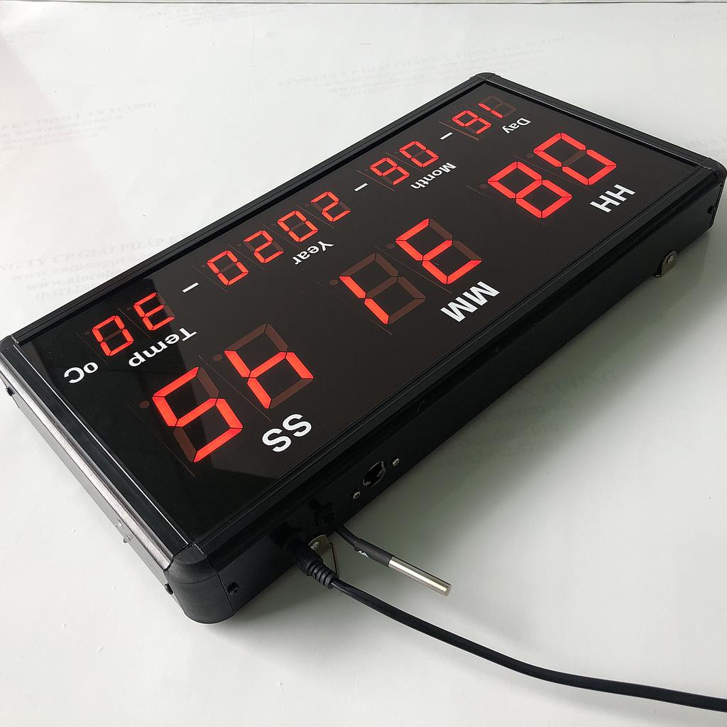 Industrial LED display and digital clock solutions for factory monitoring