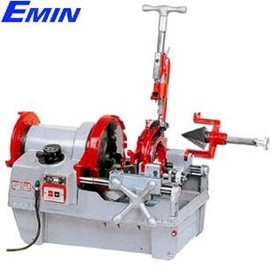 Pipe threading machine used for preparing threaded pipe ends