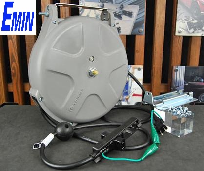 Retractable hose reel and tool balancing equipment for pneumatic workstations