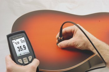 Guitar lacquer thickness measurement with a non-destructive coating gauge